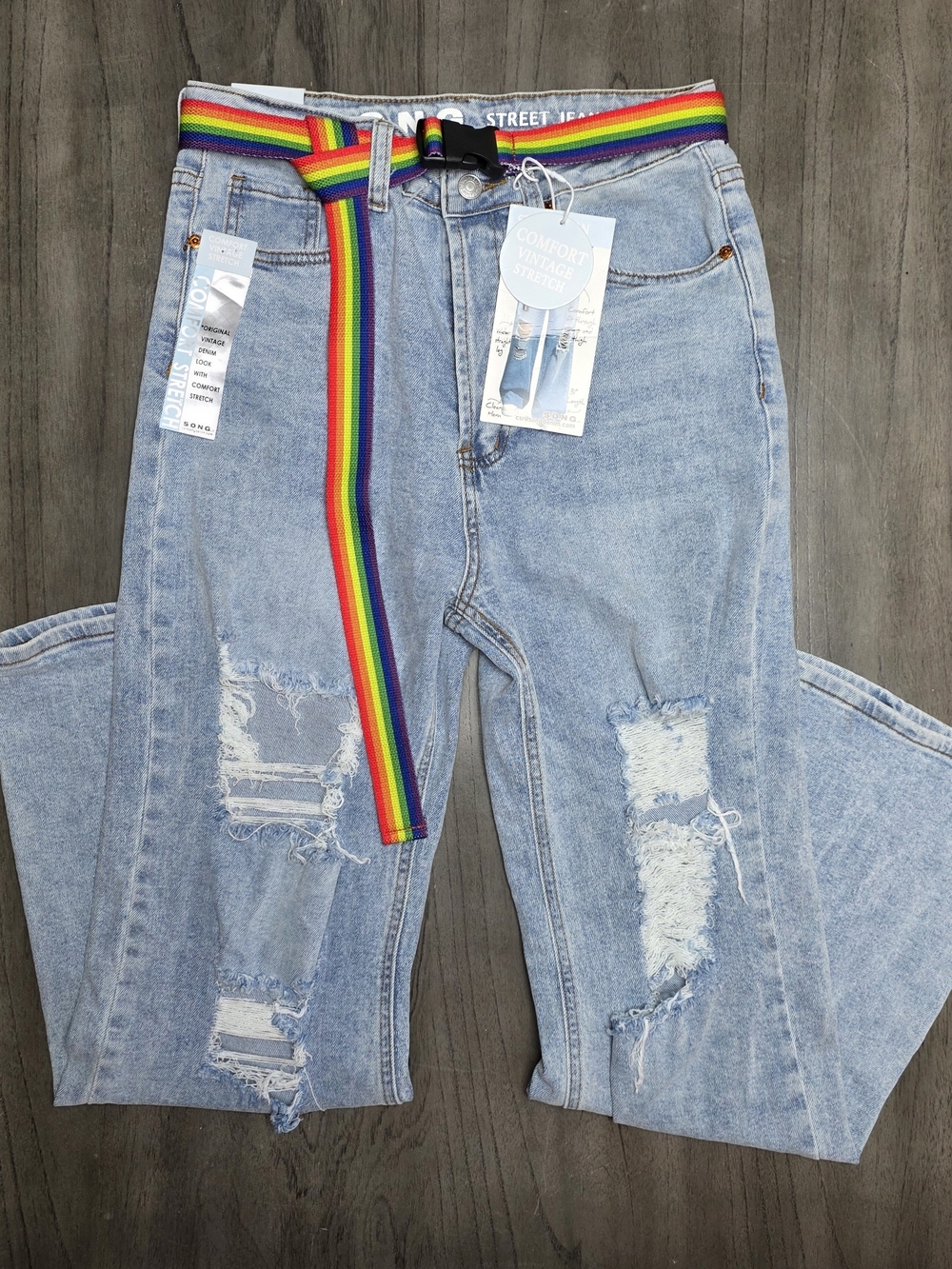 NWT S.O.N.G. Street Jean Light Wash Distressed Wide Straight Leg W/Rainbow Belt